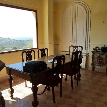 Nel Vigneto E Nei Boschi * Palermo